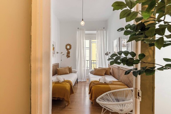 4 chambres, fer et planche à repasser, lit parapluie, Wi-Fi