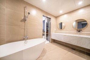 Luxury Suite | Bathroom - Busanjin Brown-dot hotel (Busan)