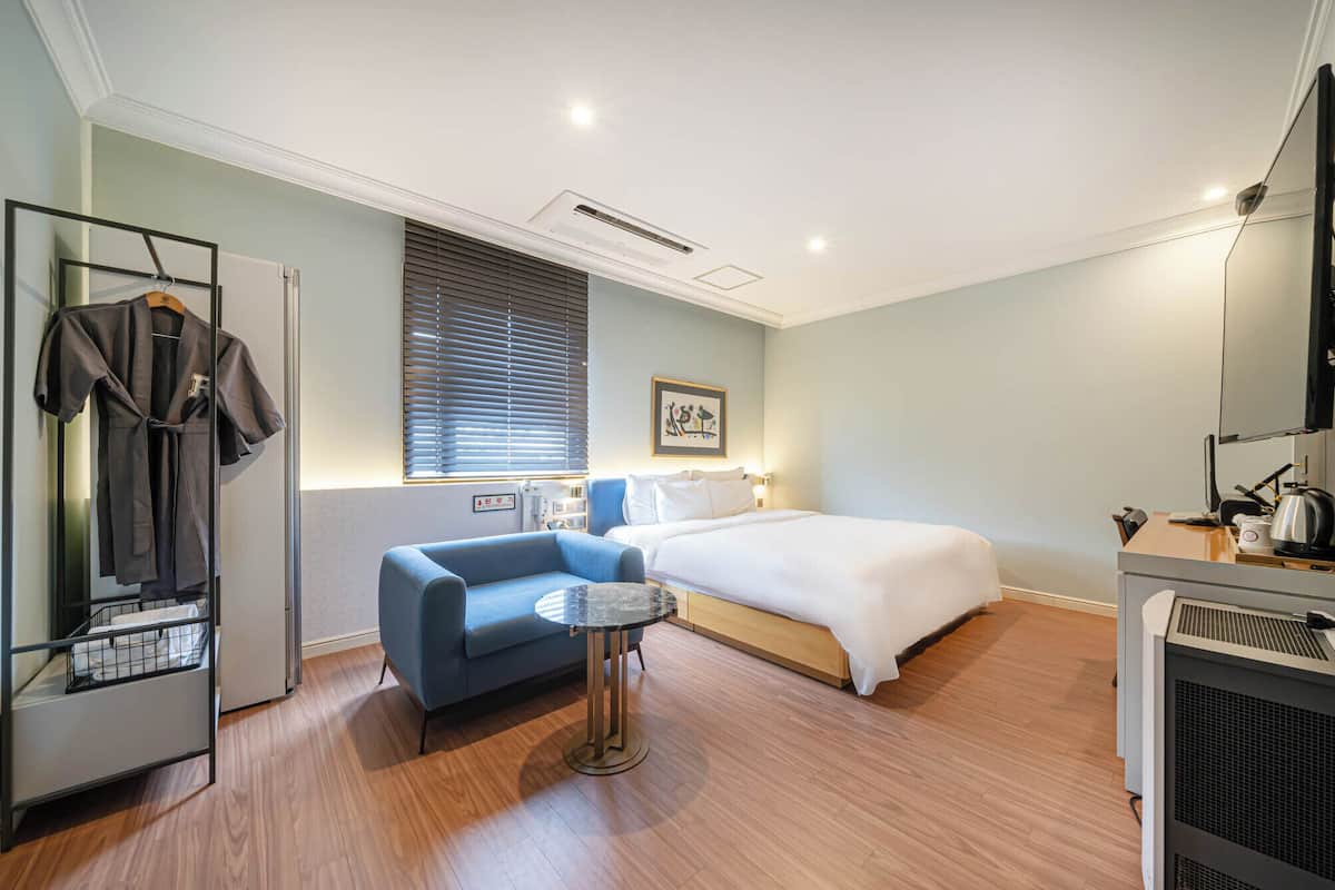 Deluxe Double Room | Desk, laptop workspace, blackout drapes, WiFi (free)