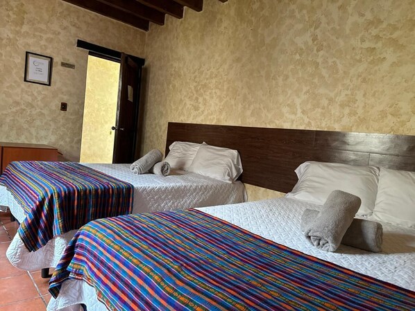 Quadruple Room - Casa Los Héroes (Antigua Guatemala)