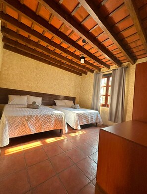 Quadruple Room - Casa Los Héroes (Antigua Guatemala)