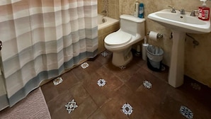 A bathroom with a shower, toilet, and sink. - Casa Los Héroes (Antigua Guatemala)