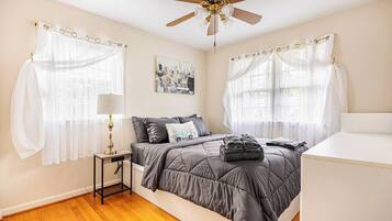 3 bedrooms, in-room safe, desk, iron/ironing board