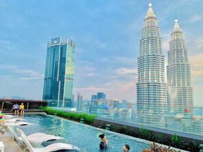 3 outdoor pools - STAR KLCC By Super Suite  (Kuala Lumpur)
