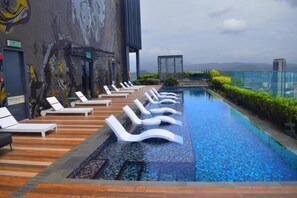 3 albercas al aire libre 