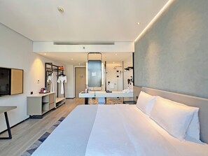 Comfort Single Room | Laptop workspace, free WiFi, bed sheets - Wanda Moments Neo Nanchang West Railway (Nanchang)