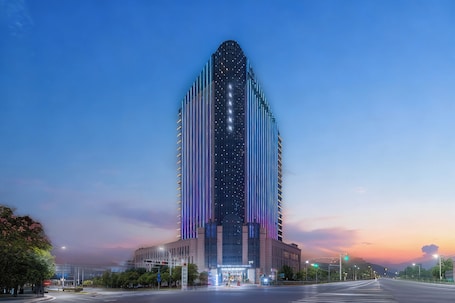 Exterior. Wanda Moments Neo Nanchang West Railway