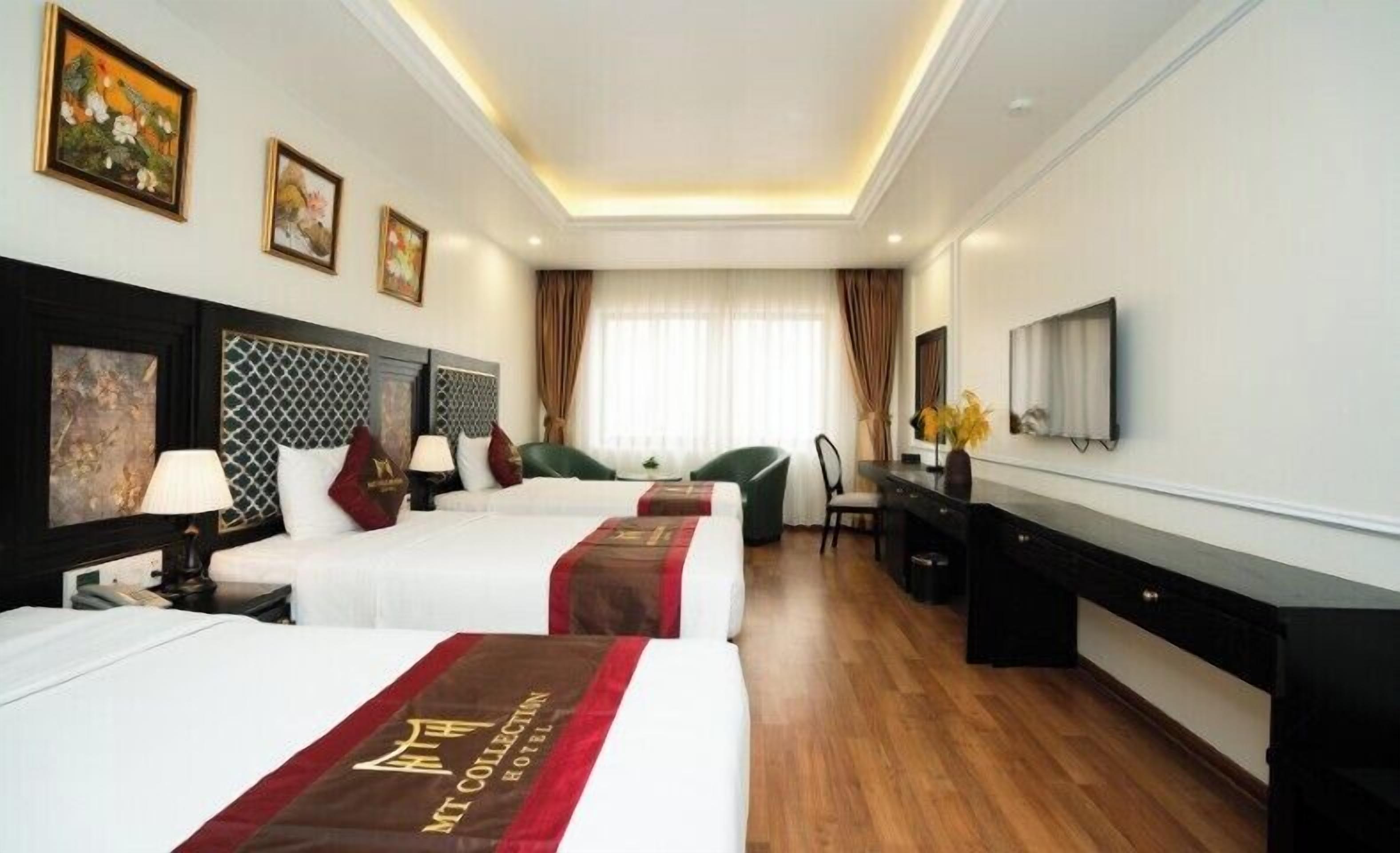 Desk, laptop workspace, free WiFi