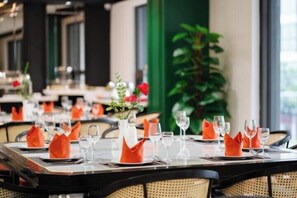 Free daily buffet breakfast - MT Collection Hotel Ha Long (Ha Long)