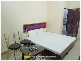 Standard Double Room, Air conditioning | Hypo-allergenic bedding, desk, soundproofing, free WiFi