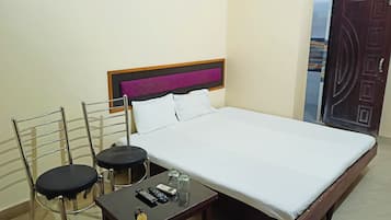 Deluxe Double Room, City View | Desk, free WiFi