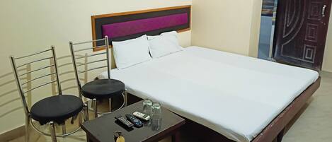 Deluxe Double Room, City View | Desk, free WiFi