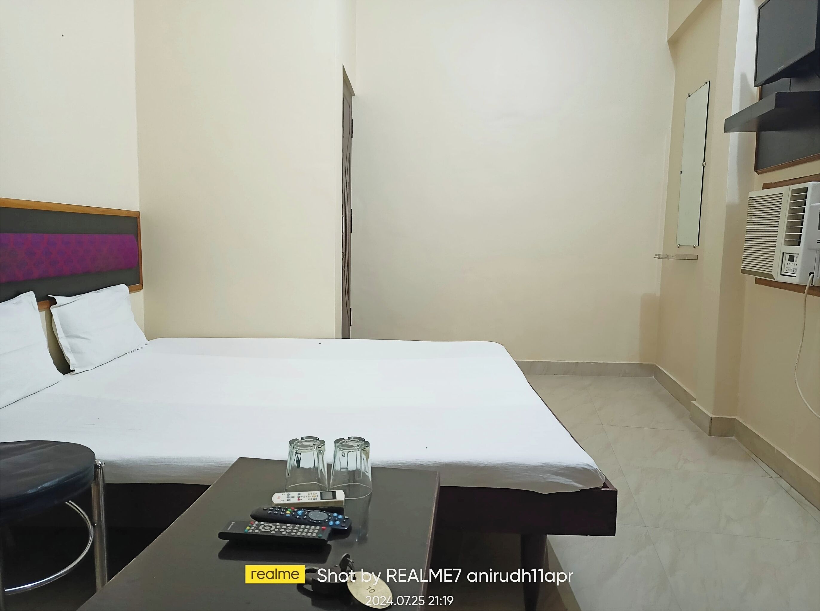 Kamar Double Standar | Seprai antialergi, meja kerja, kedap suara, dan Wi-Fi gratis