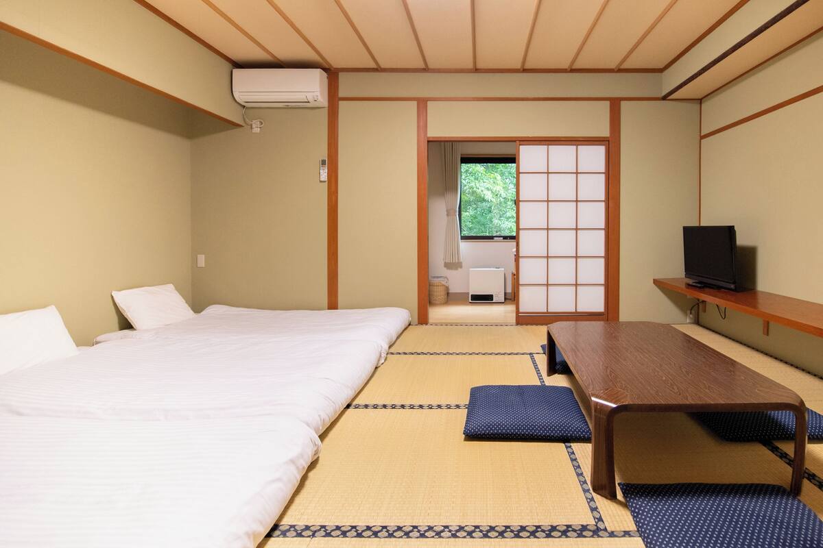 Japanese-style Triple Room, Non Smoking | Blackout curtains, free WiFi, bed sheets