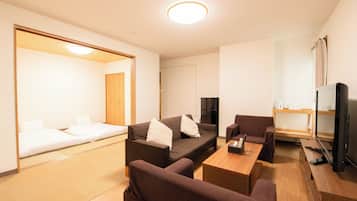 Blackout curtains, free WiFi, bed sheets