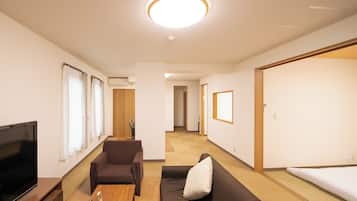 Blackout curtains, free WiFi, bed sheets