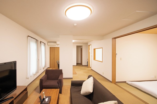 Family Room, 6 Bedrooms, Non Smoking | Blackout drapes, free WiFi, bed sheets
