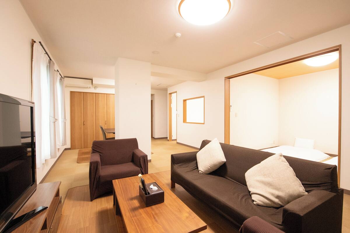 Family Room, 6 Bedrooms, Non Smoking | Blackout curtains, free WiFi, bed sheets