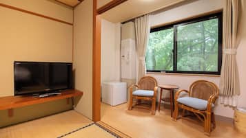 Blackout curtains, free WiFi, bed sheets