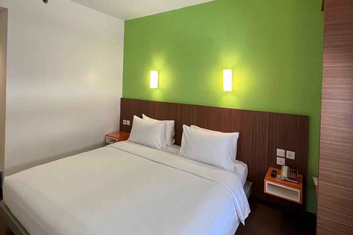 1 bedroom, desk, laptop workspace, free WiFi