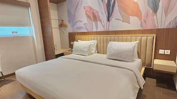 Desk, laptop workspace, free WiFi