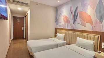 高级双床房 (Color Room - Twinbed) | 办公桌、笔记本电脑工作区、免费 WiFi