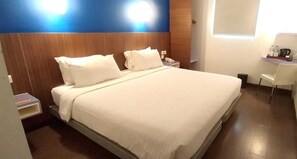 1 bedroom, desk, laptop workspace, free WiFi
