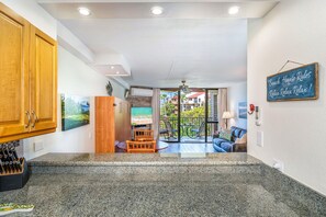 Smart TV - Experience Kamaole Sands 6-202, Stunning Renovation, Ocean View, Wi-Fi, Split AC (Kihei)