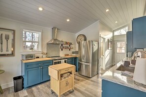 Fridge, coffee/tea maker, cookware/dishes/utensils