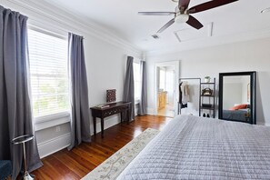 4 bedrooms, desk, iron/ironing board, free WiFi
