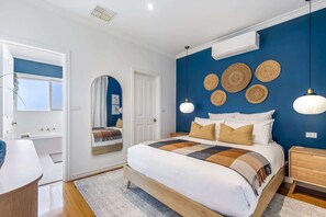 3 Schlafzimmer, Schreibtisch, Bügeleisen/Bügelbrett, WLAN