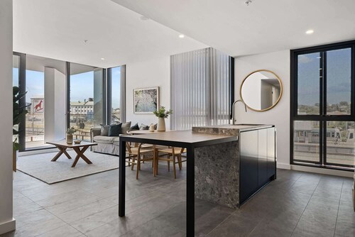 Spacious 2-Bed Apartment with Rooftop Views