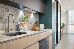Microwave, stovetop, coffee/tea maker, toaster - Modern Studio with Rooftop and BBQ Access (North Fremantle)