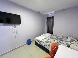 Free WiFi, bed sheets - OYO 91133 HOTEL KPJ (Seremban)