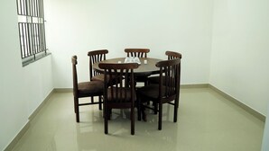 公寓, 1 張加大雙人床及 1 張梳化床, 小廚, 城市景 | 房內用餐