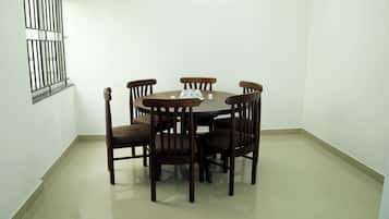 Apartment, 1 Queen Bed with Sofa bed, Kitchenette, City View | In-room dining