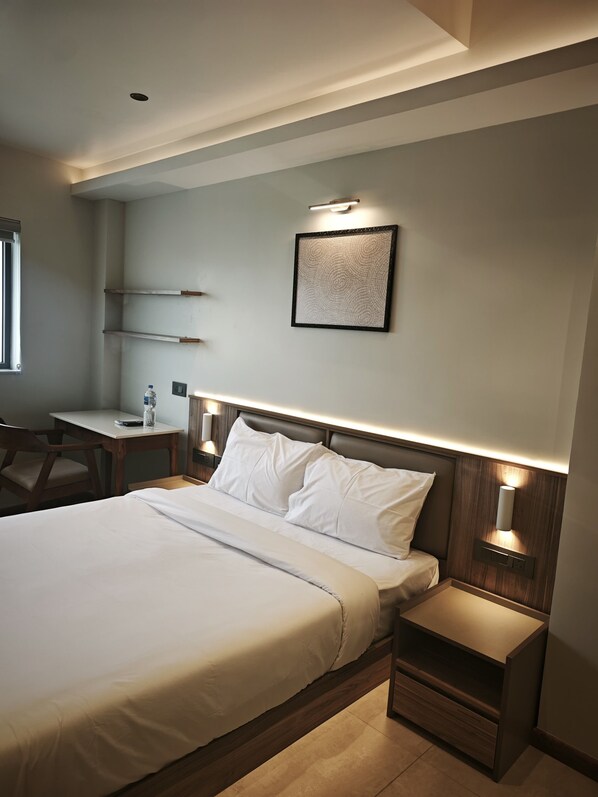 ห้องดีลักซ์สตูดิโอสวีท | โต๊ะทำงาน, พื้นที่ทำงานแบบใช้แล็ปท็อป, ผ้าม่านกันแสง, ห้องเก็บเสียง