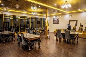 Restaurant - De Reeva Resort Pangong (Man)