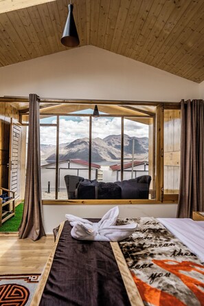 Premium bedding, memory foam beds, bed sheets, wheelchair access - De Reeva Resort Pangong (Man)