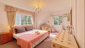 5 slaapkamers, een strijkplank/strijkijzer, gratis wifi, beddengoed