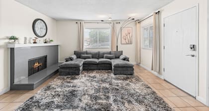 Disney/ Knotts Berry Condo! 12 mins ride to Disney