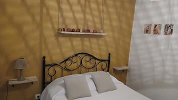 1 sovevĂŠrelse, strygejern/strygebrĂŠt, weekendseng, gratis Wi-Fi