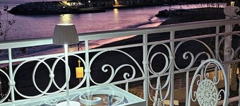 Galene - beachfront Costa d'Amalfi

Charming double bedroom with seaview balcony