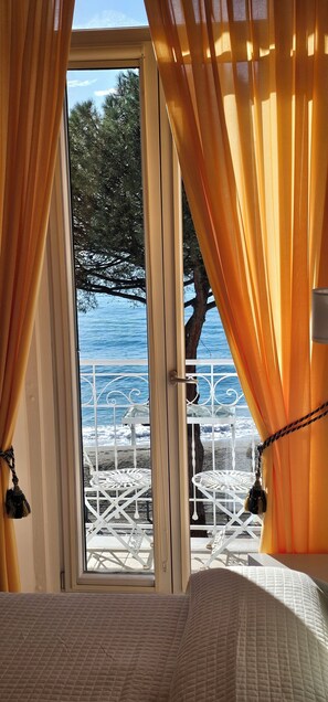 1 bedroom, iron/ironing board, WiFi, bed sheets - Galene - beachfront Costa d'Amalfi
Charming double bedroom with seaview balcony (Maiori)