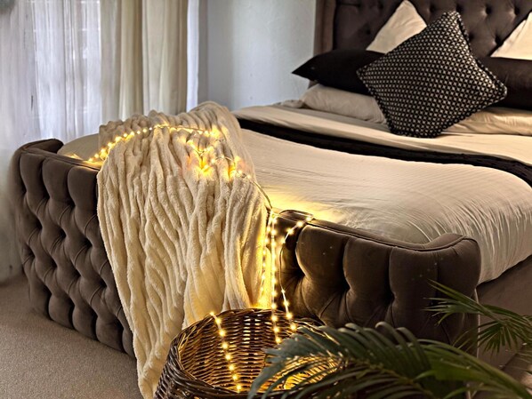 Mörkläggningsgardiner, strykjärn/strykbräda och gratis wi-fi