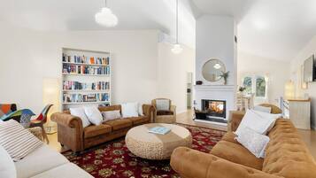 Smart TV, fireplace, DVD player, books