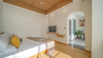 Chambre Double Supérieure, vue cour intérieure