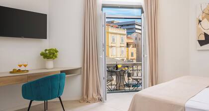 Charming hotel suite with balcony in Split city centre with WiFi, AC