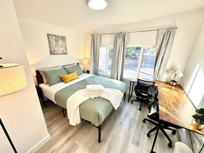 6 bedrooms, WiFi, bed sheets