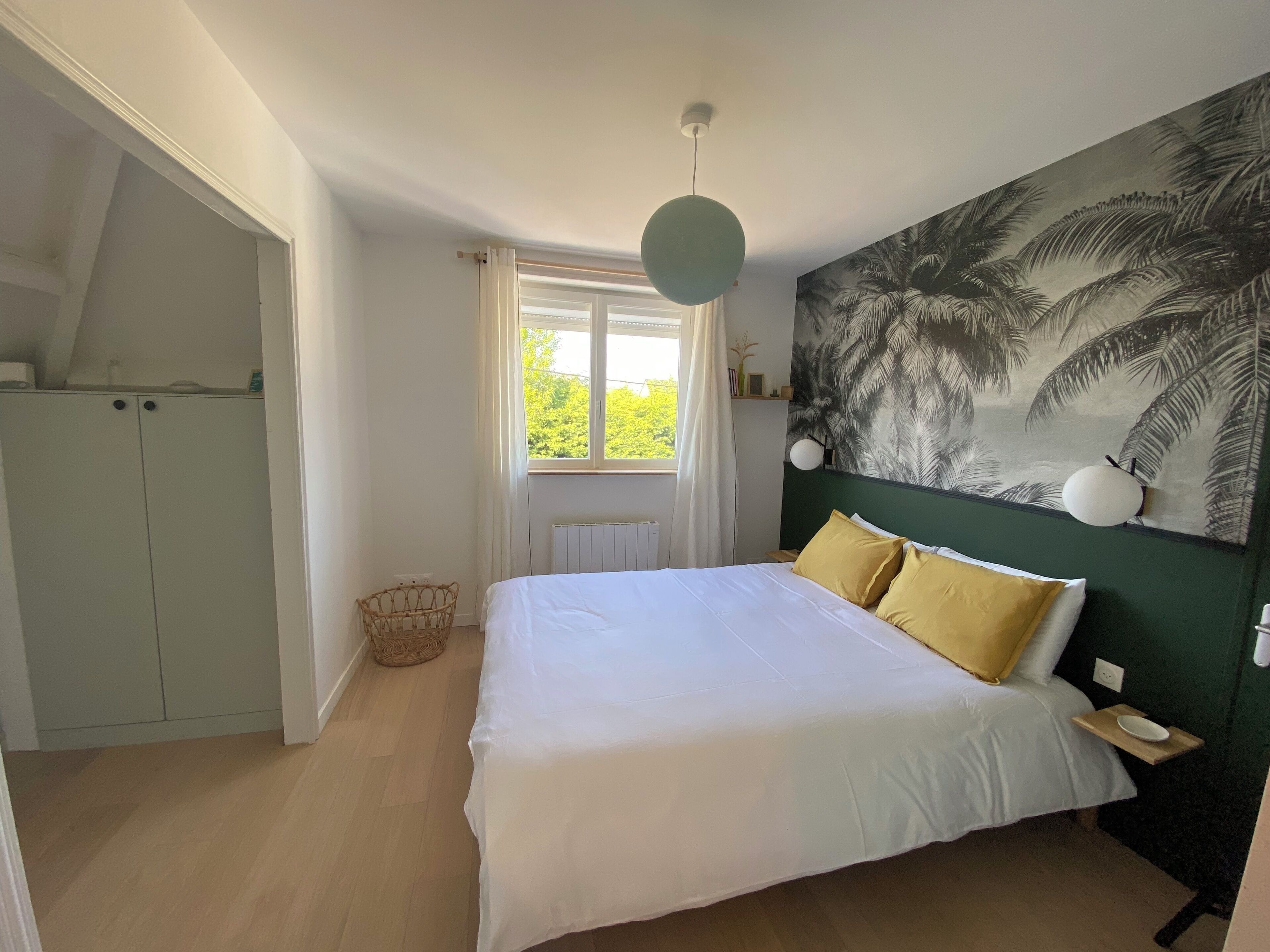 3 bedrooms, iron/ironing board, travel crib, WiFi